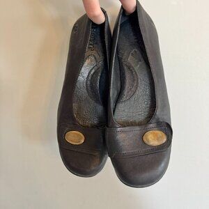 Born black/brown leather slip on shoes button detail size 7/38
